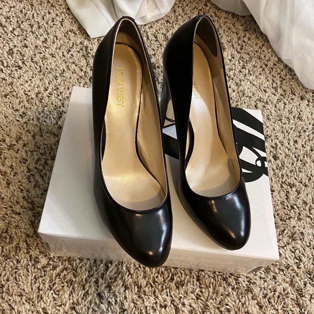 Black Pumps with Chunky Mirrored Heel
